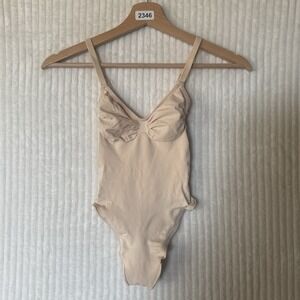 SKIMS Seamless Sculpt Thong Bodysuit Sand Women's Size Small NWOT